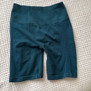 Alphalete amplify bike shorts